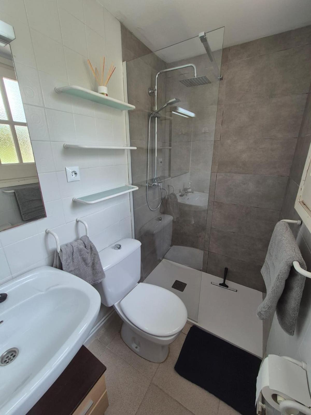 2 Bed 10min Walk To Apartment